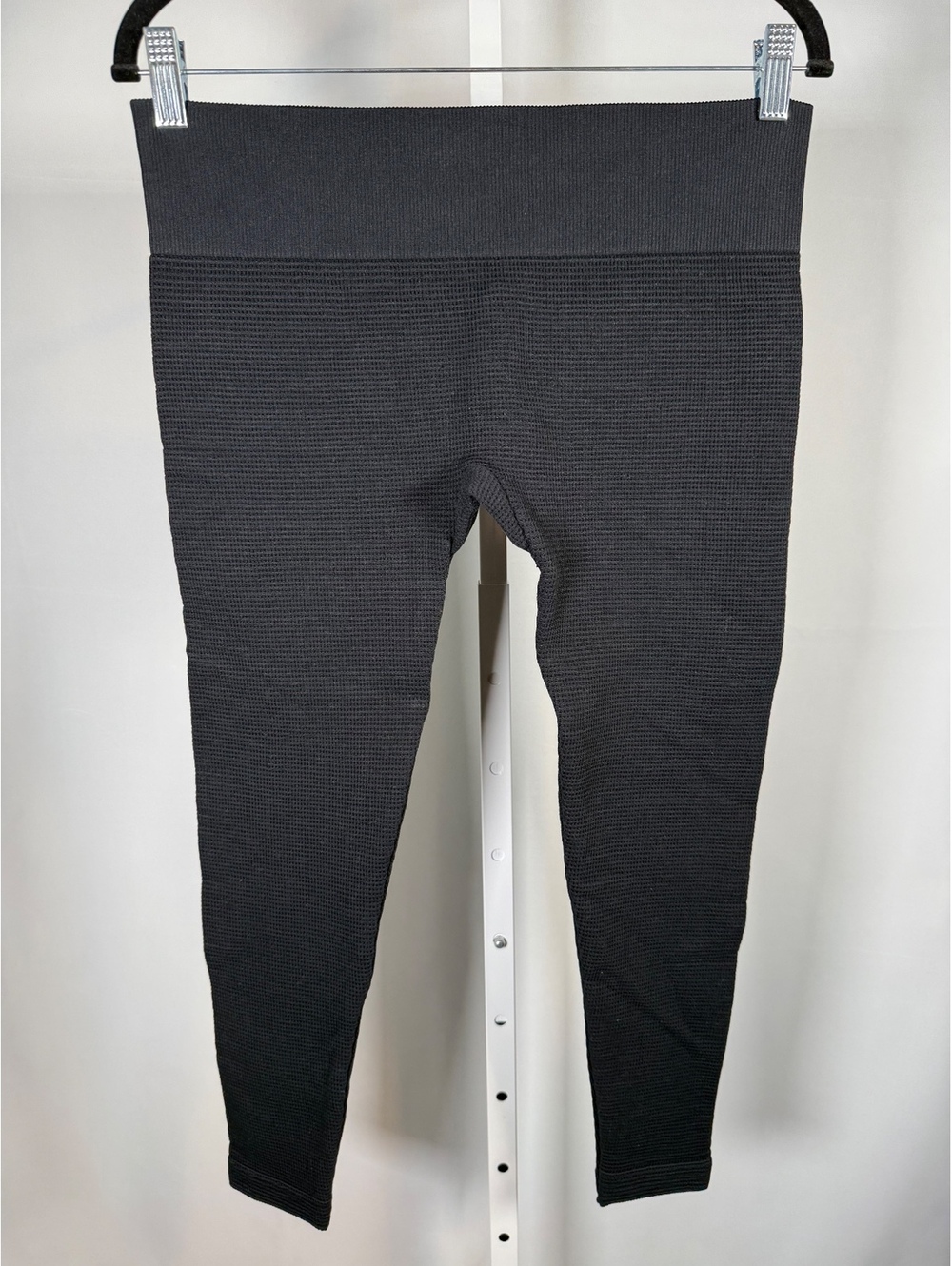 Halara Seamless Flow Waffle High Waisted 7/8 Leggings Black Size XL - Picture 3 of 8